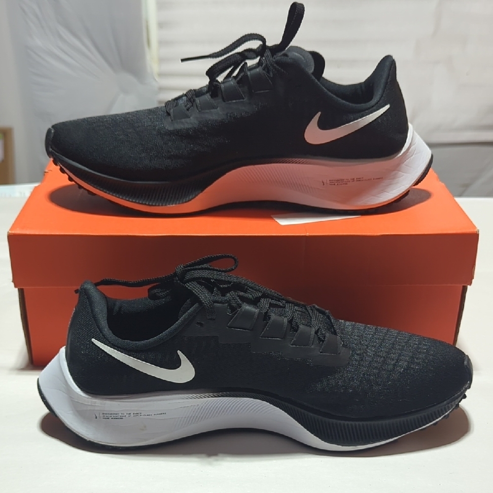 Nike Black and White Athletic Shoes